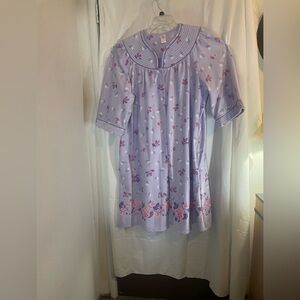 Floral Purple women’s Robe, NWOT. Never used or worn